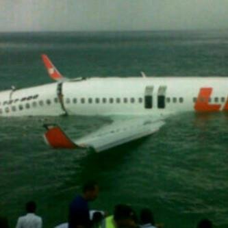 Video Pesawat Lion Air Tergelincir di Laut Airport Ngurah Rai Bali
