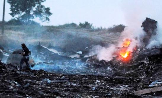 Pesawat Malaysia Airlines MH17 Dikira Pesawat Militer?