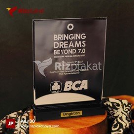 Plakat Akrilik dengan Desain Minimalis dan Elegan