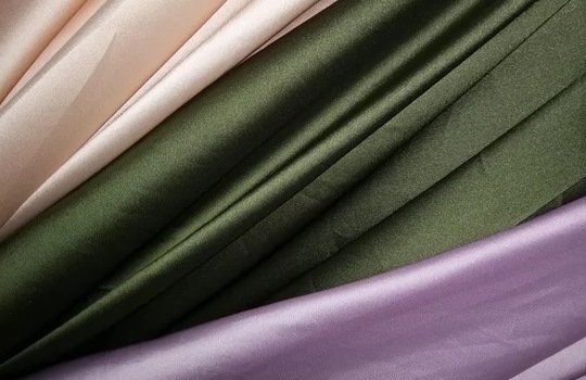 Kelebihan dan Kekurangan Bahan Armani Silk yang Perlu Kamu Tahu